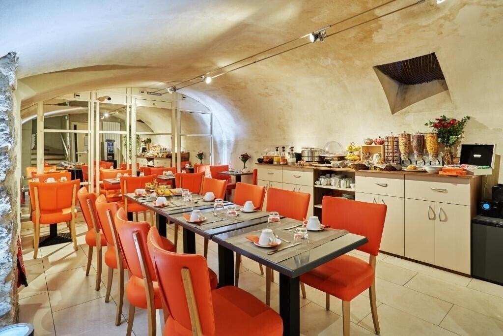 Zdjęcie Le Relais Saint Charles 3*