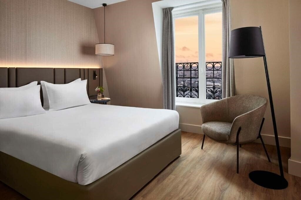 Hotel NH Paris Gare de l'Est (ex. Holiday Inn Gare de l'Est) 4*