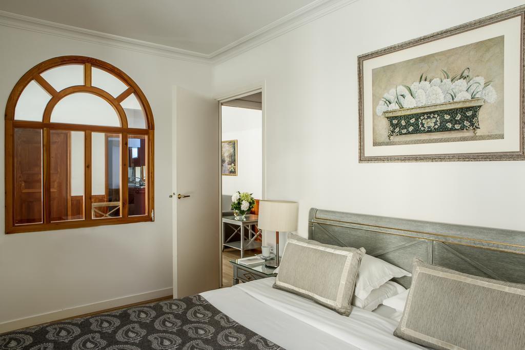 Hotel Royal Garden Champs Elysees 4*