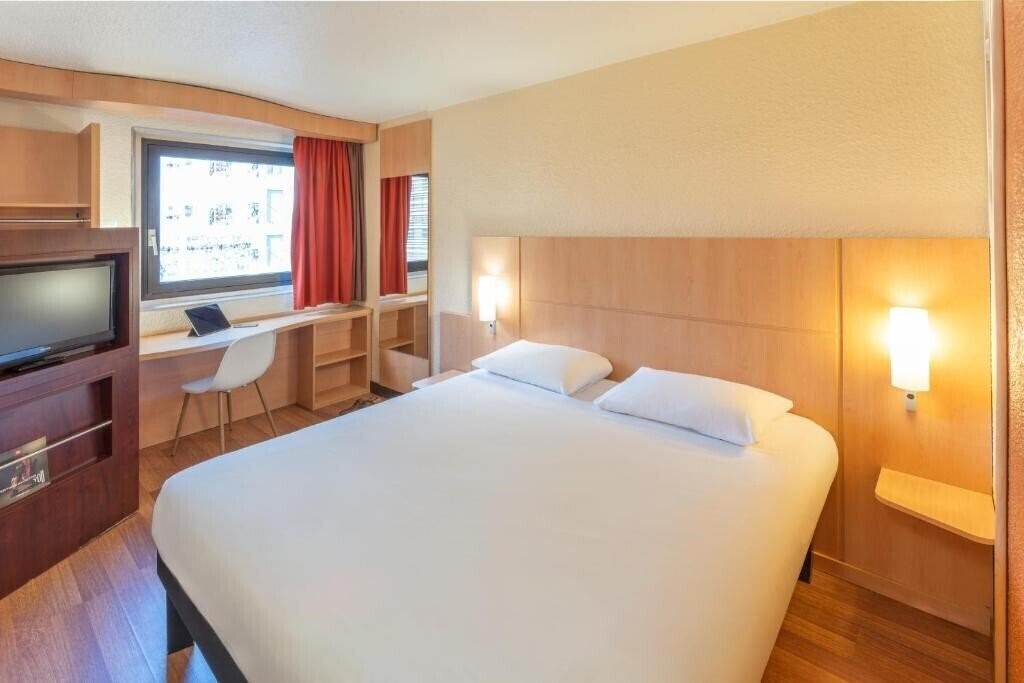 Фото Ibis Paris 17 Clichy-Batignolles 2*