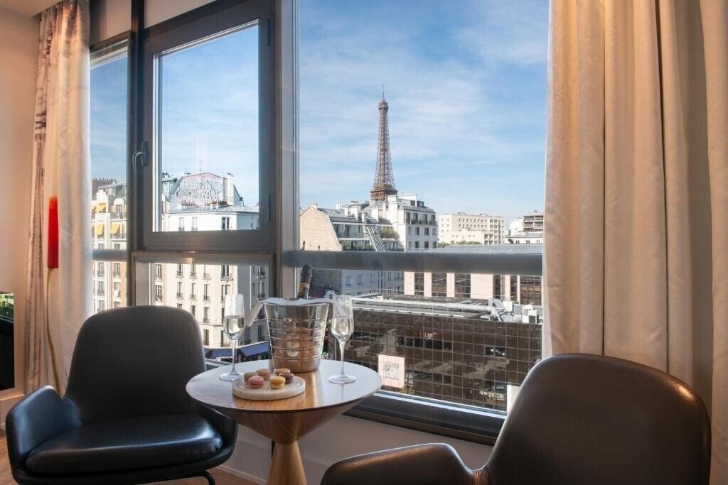 Отель Hotel Le Parisis 4*