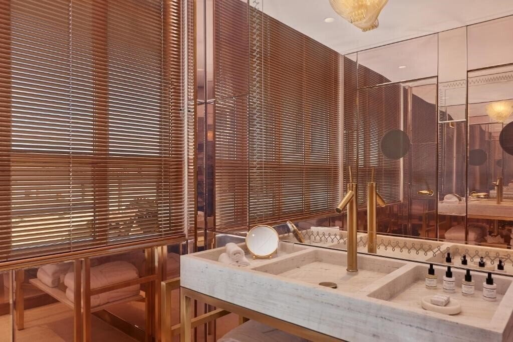 Картинка 9confidentiel 5*