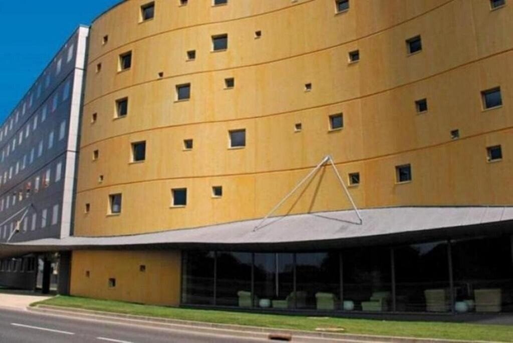 Готель Standing Hotel Suites by Actisource 4*