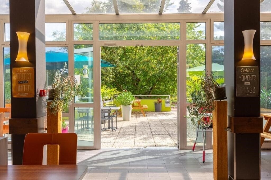 Zdjęcie B&B Hotel Chartres Centre Cathedrale 3*