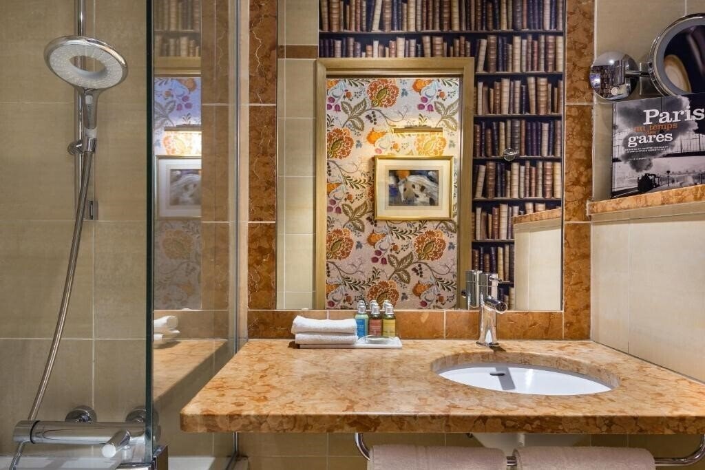 Фотография Hotel Saint Paul Rive Gauche 4*
