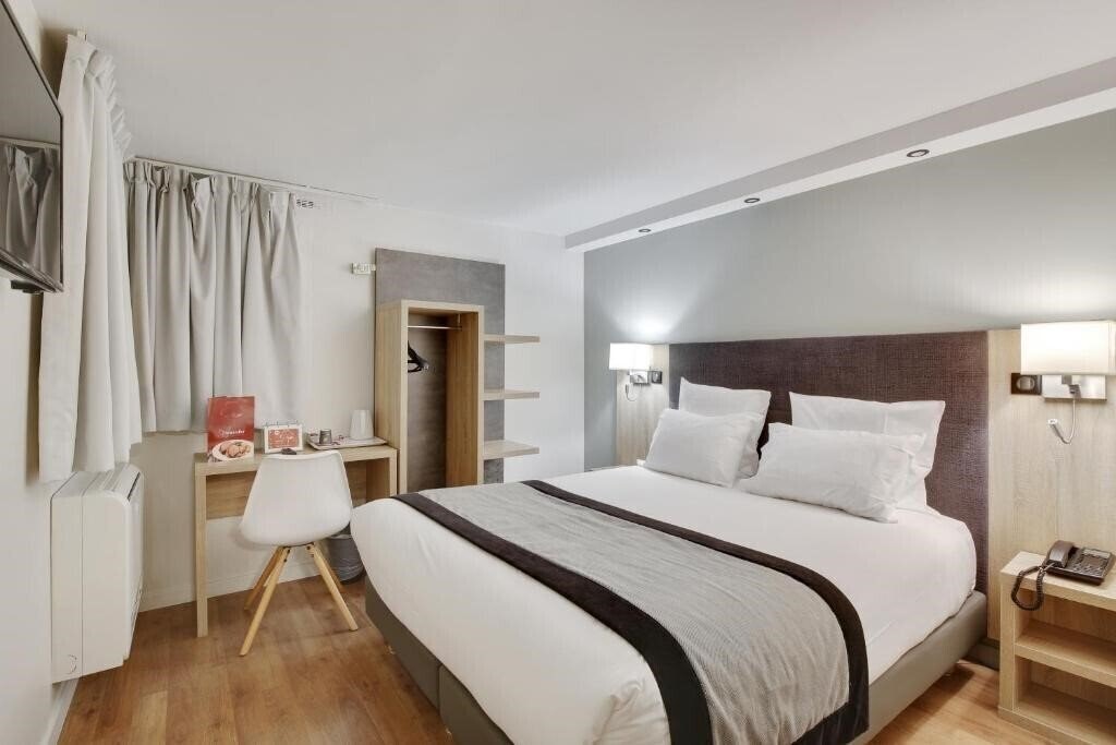Отель Hotel l'Amandier 3*