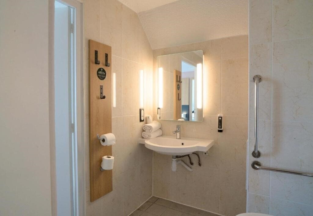 Фотография B&B Hotel Dreux Centre 2*