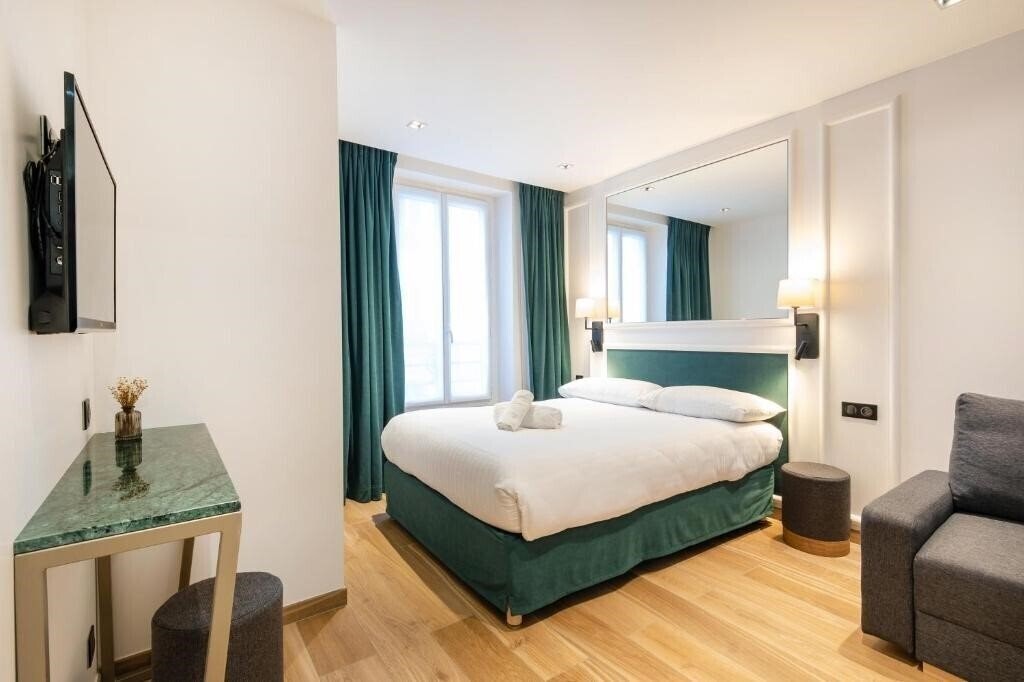 Отель Hotel Au Coeur de Republique 3*