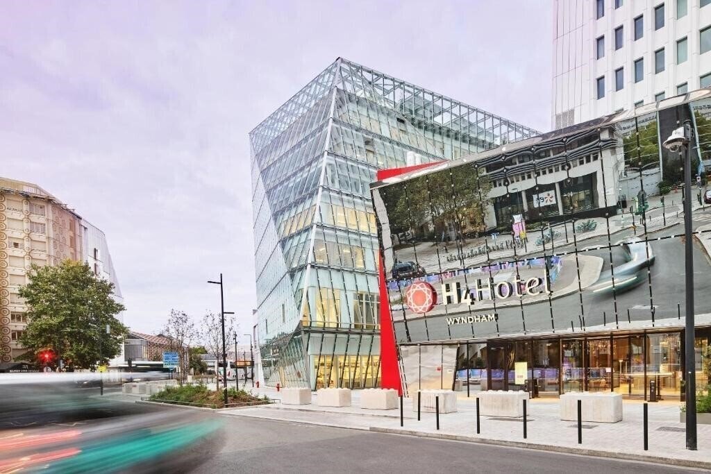 Отель H4 Hotel Wyndham Paris Pleyel Resort 4*