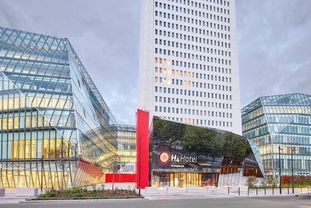 Фото H4 Hotel Wyndham Paris Pleyel Resort 4*