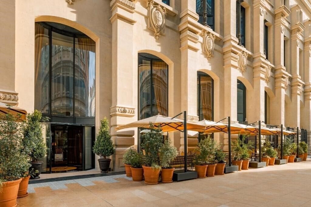 Отель Hotel Madame Reve 5*
