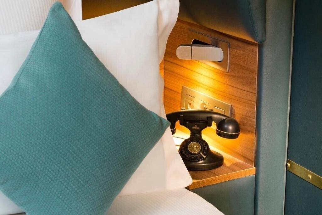 Obraz Hotel Whistler Paris 10e 4*