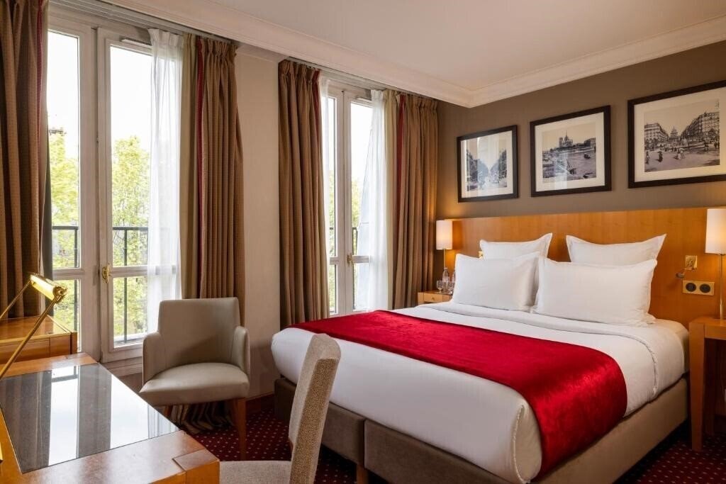 Отель Hotel Royal Saint Michel 4*