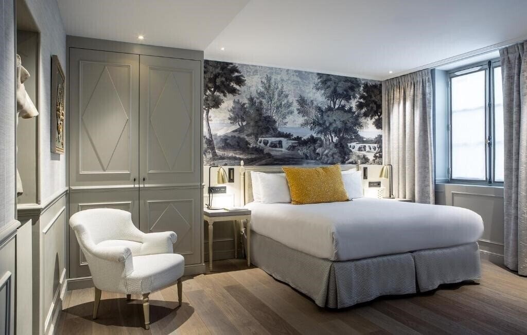 Отель Hotel Charles V 4*