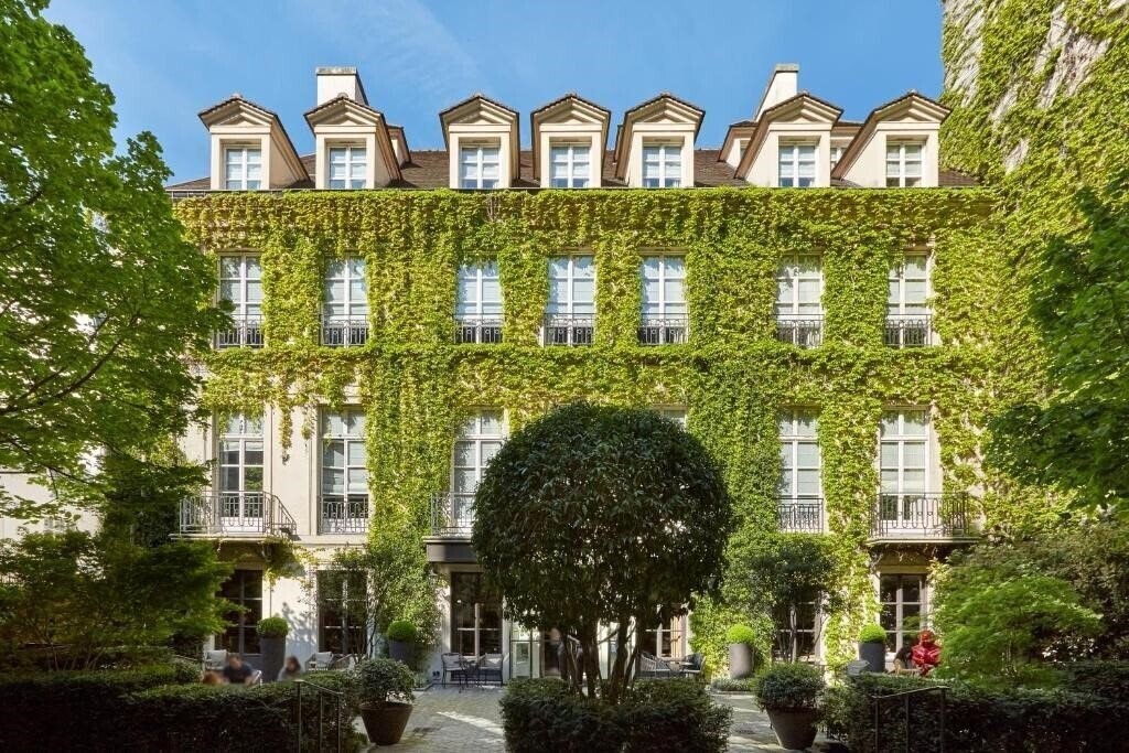 Hotel Le Pavillon de La Reine 5*
