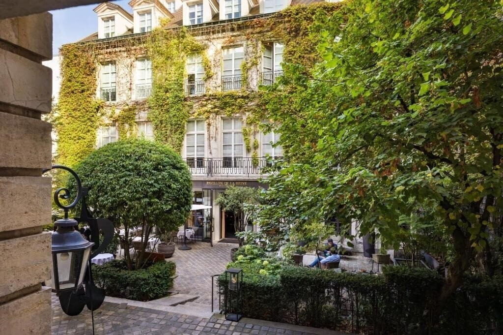 Zdjęcie Le Pavillon de La Reine 5*