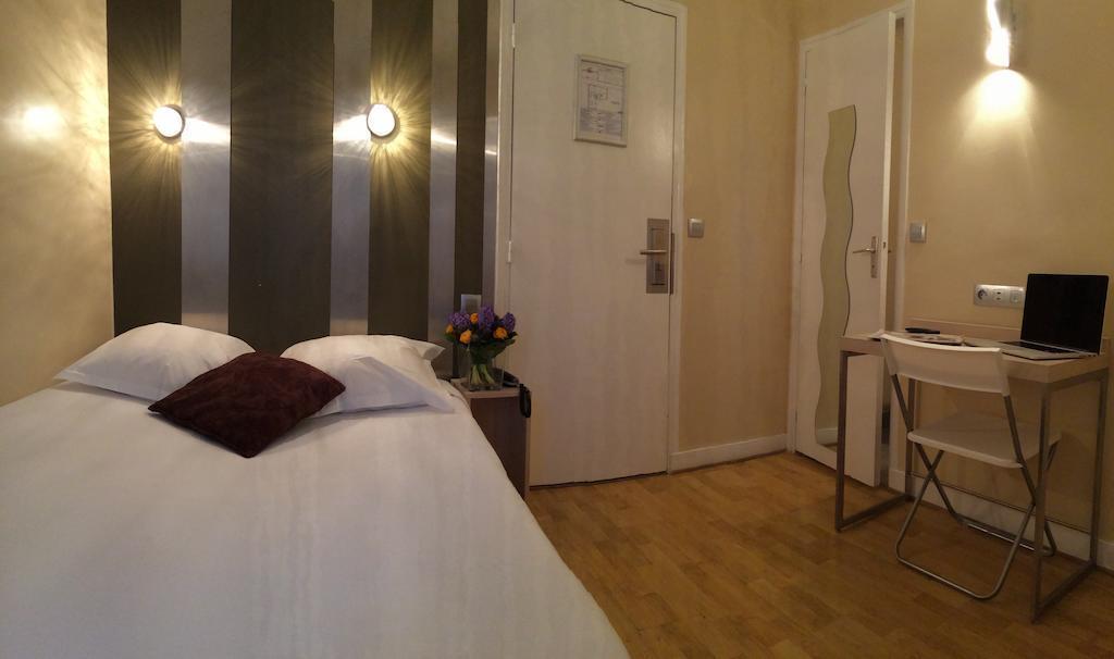 Готель Paris Legendre 2*