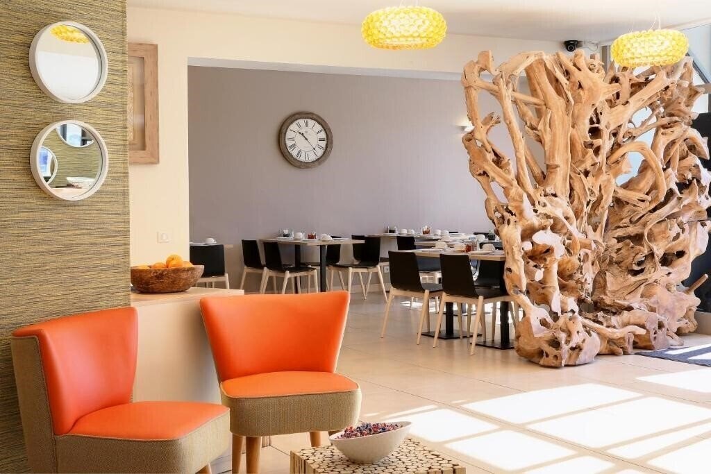 Zdjęcie Logis Havvah Hotel Gap 3*