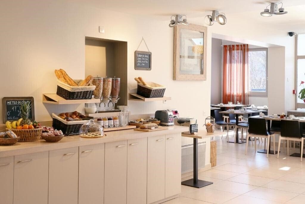 Zdjęcie Logis Havvah Hotel Gap 3*