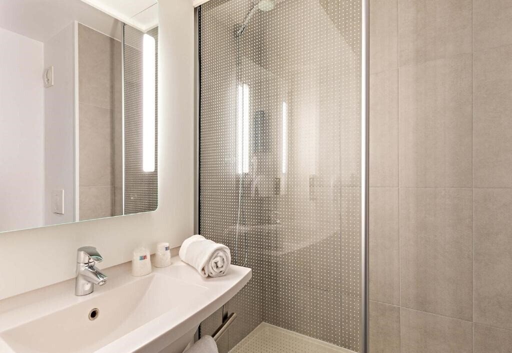 Фотографія B&B Hotel Rouen Centre Rive Droite 3*