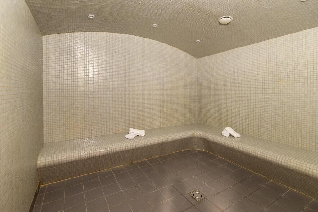 Фотографія Terres de France Rouen Flaubert 3*