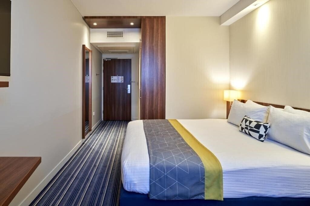 Фото Holiday Inn Express Strasbourg - Sud 3*