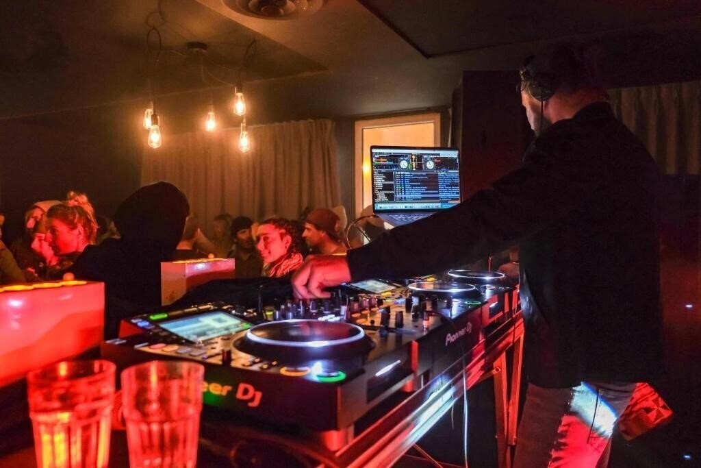 Zdjęcie Fahrenheit Seven 4*