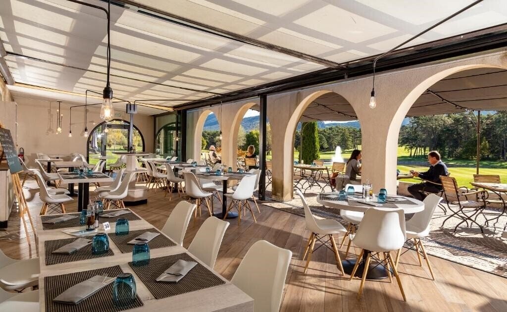 Zdjęcie Chateau De Taulane 4*