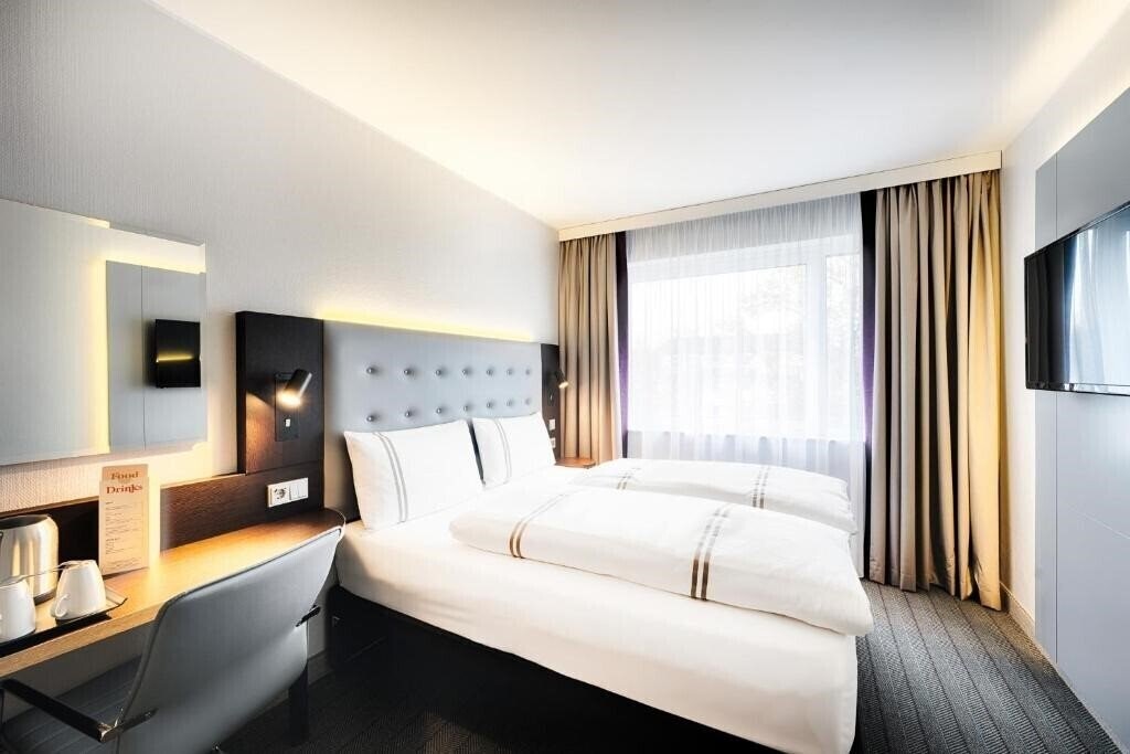 Отель Premier Inn Berlin City Süd Hotel (ex. Azimut Hotel Berlin City South) 3*