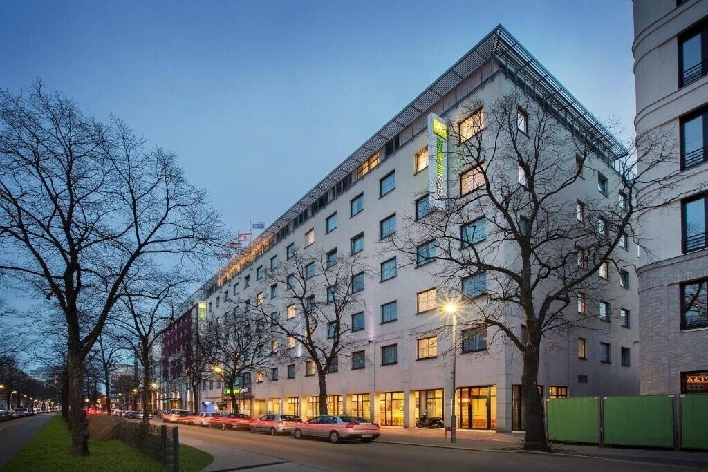 Hotel Holiday Inn Express Berlin City Centre-West 2*