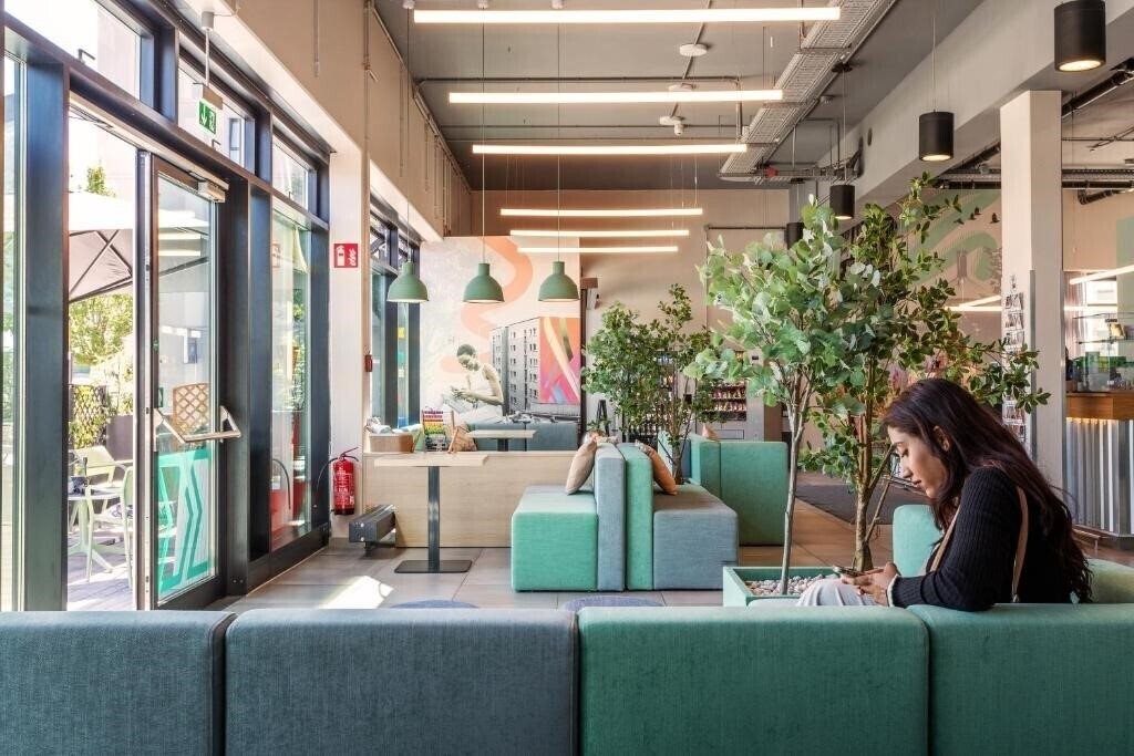 Фото Meininger Hotel Berlin Airport 3*