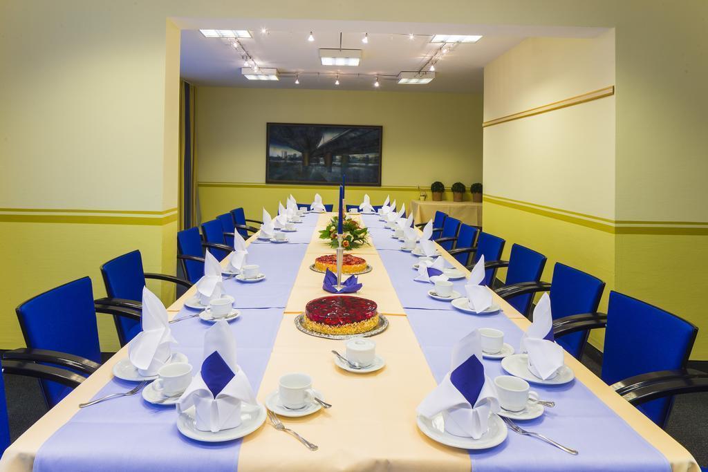 Zdjęcia Am Terrassenufer 4*