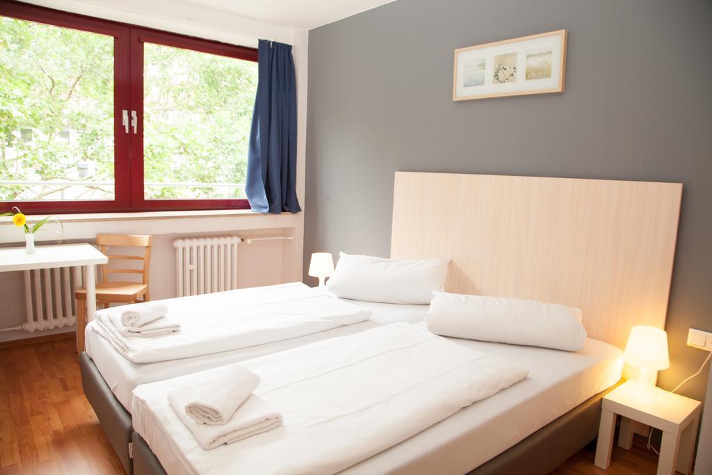 Hotel A&O Dusseldorf Hauptbahnhof 2*