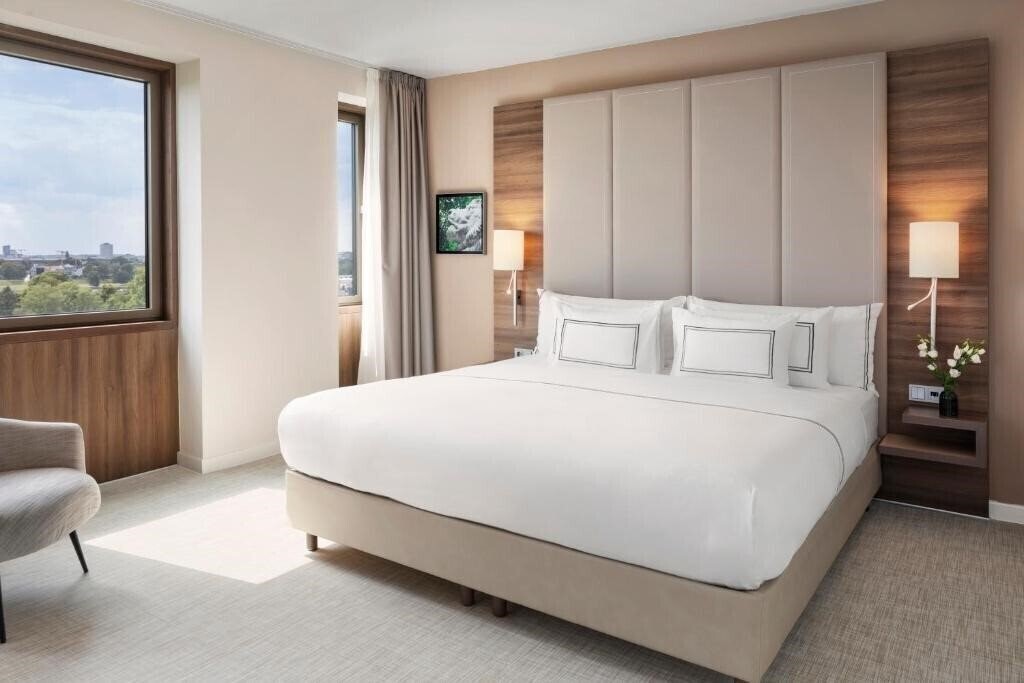 Hotel Melia Dusseldorf 4*