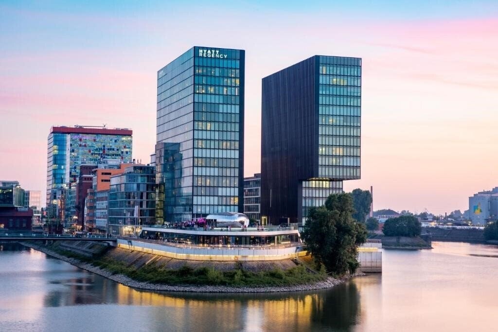 Отель Hyatt Regency Dusseldorf 4*