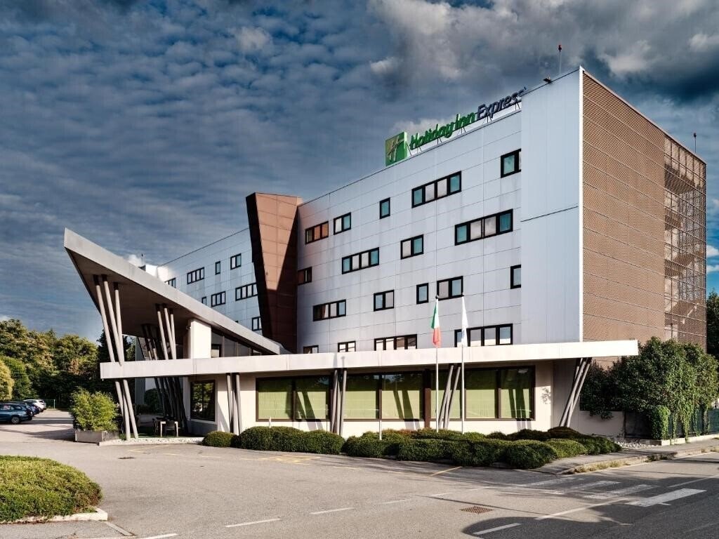 Фото Holiday Inn Dusseldorf - Hafen 4*