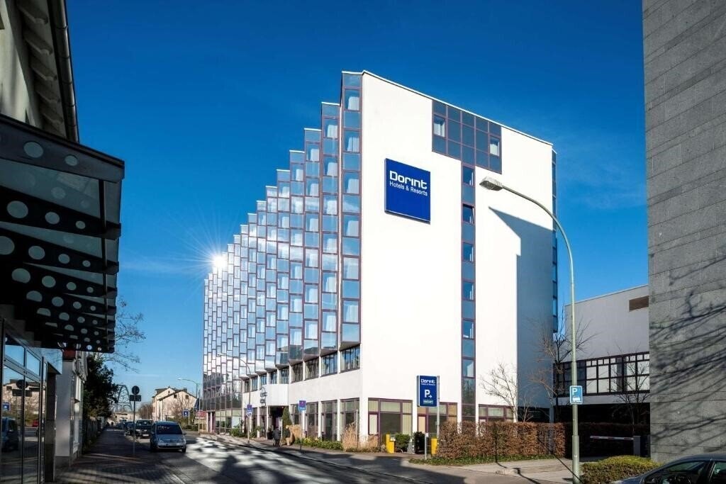 Отель Dorint Hotel Frankfurt Niederrad 4*