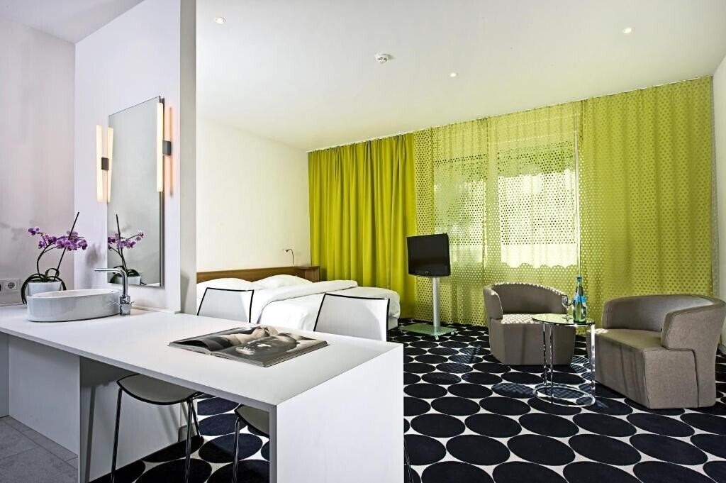Фото Tryp By Wyndham Frankfurt 4*