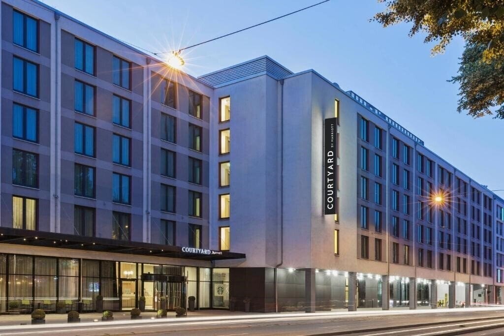 Готель Courtyard By Marriott Munchen City Ost 4*