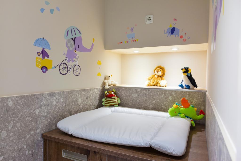 Zdjęcia An Der Oper 4*