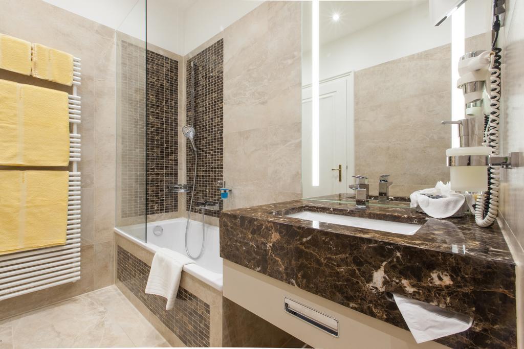 Zdjęcie An Der Oper 4*