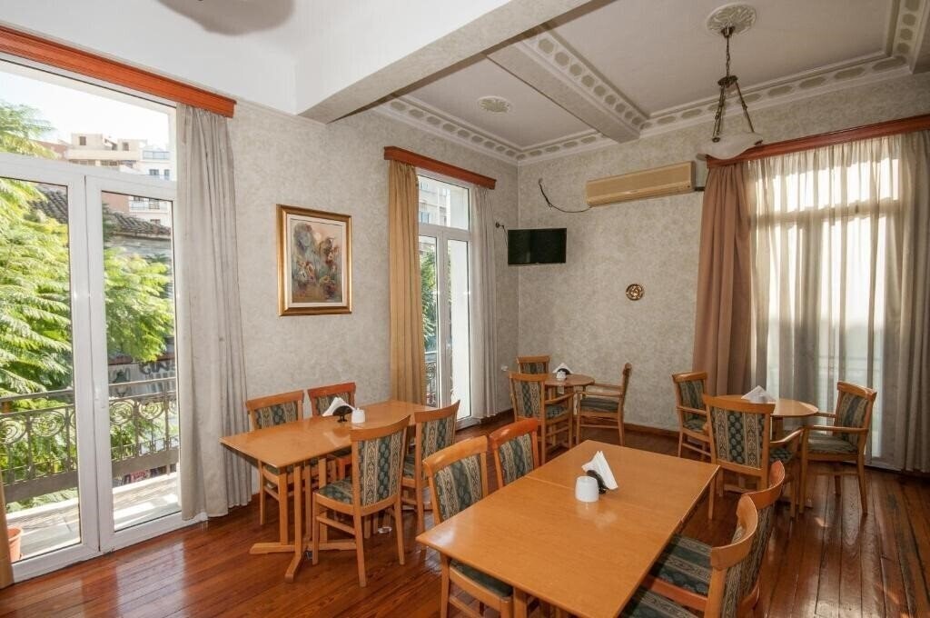 Zdjęcie Cecil Hotel 2*