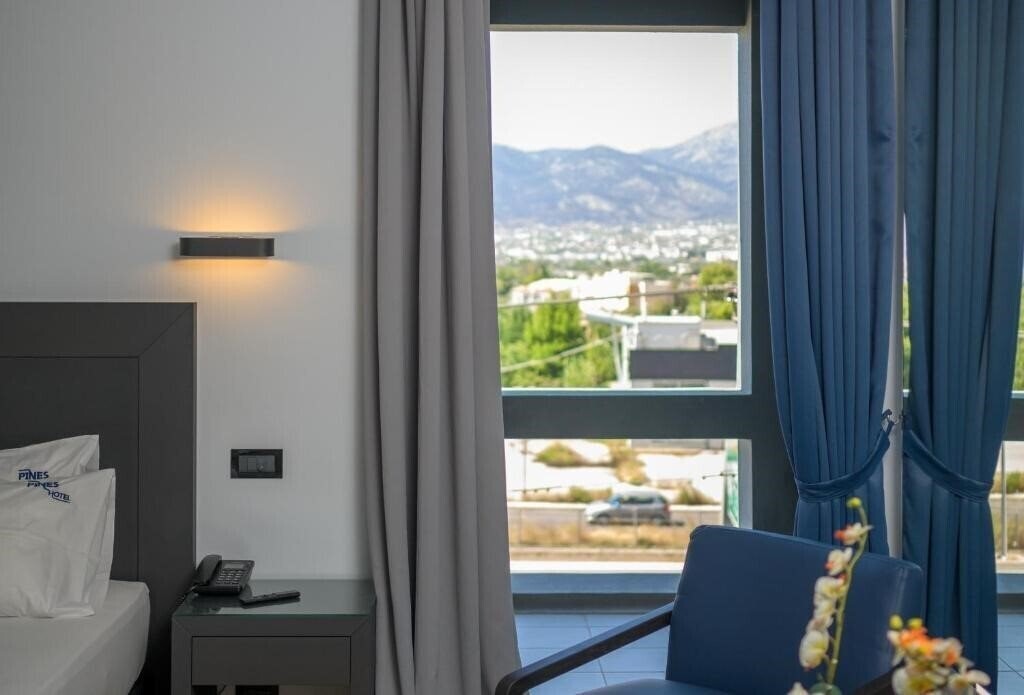 Фотографія Pines Hotel 2*