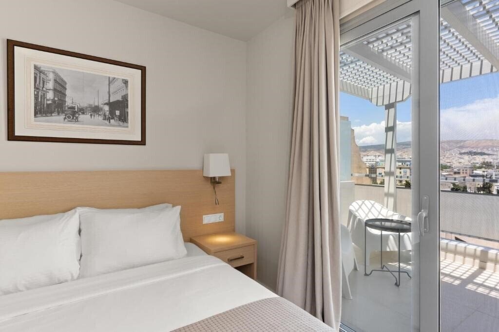 Готель Gallery Central 4*