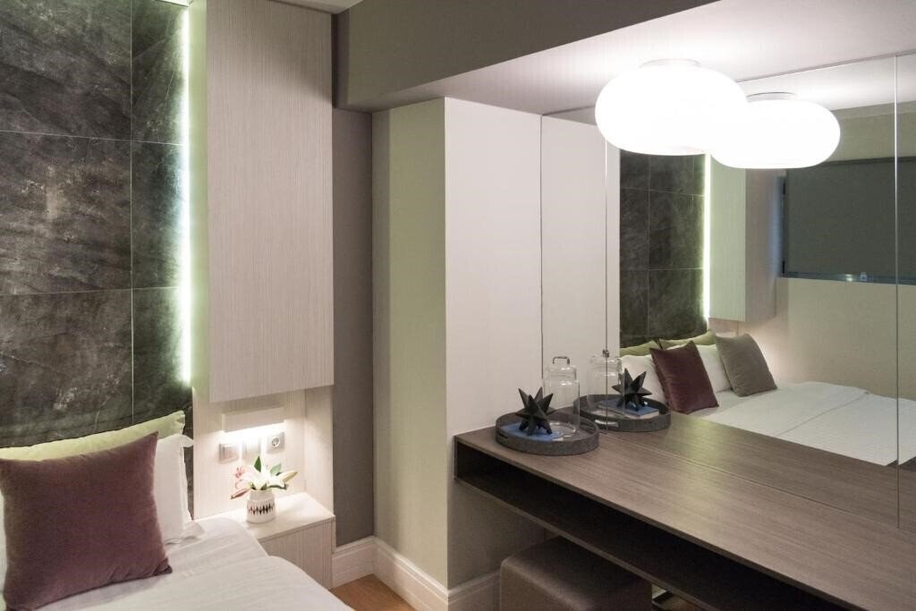 Фотографія 47 Luxury Suites Apart 4*