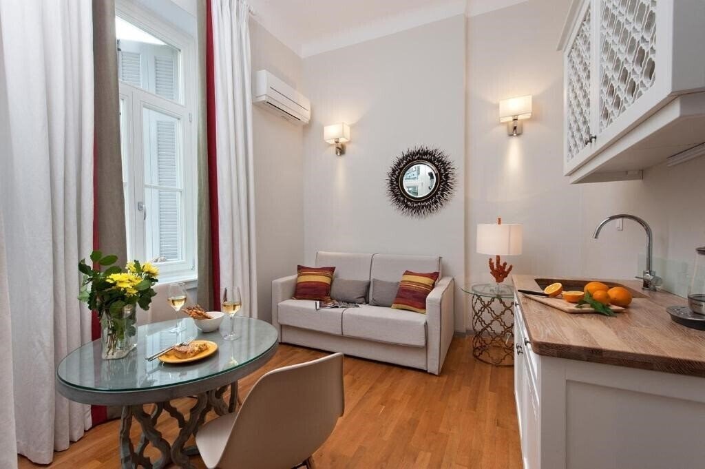 Фотографія Acropolis Townhouseco 4*