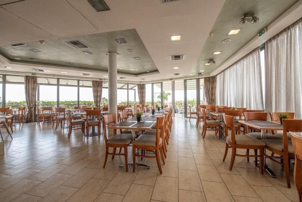 Фотографія Golden City Hotel 3*