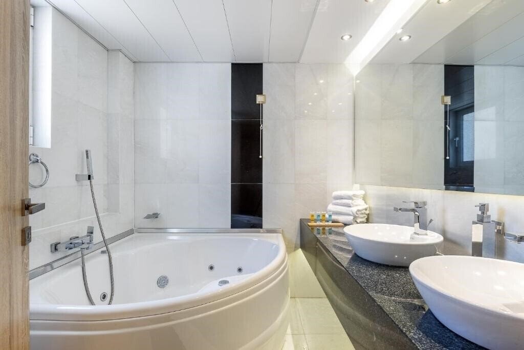 Zdjęcie Oasis Hotel Apartments 4*