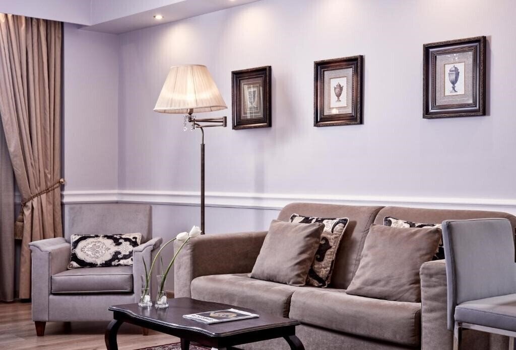 Готель Ava Hotel & Suites 4*