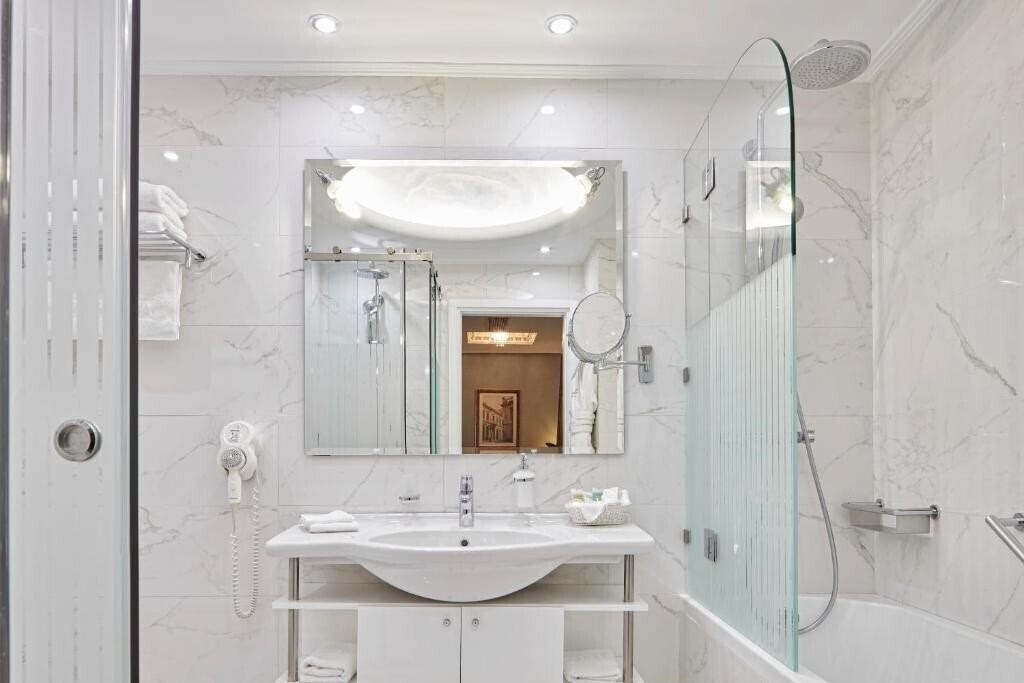 Фотографія Ava Hotel & Suites 4*